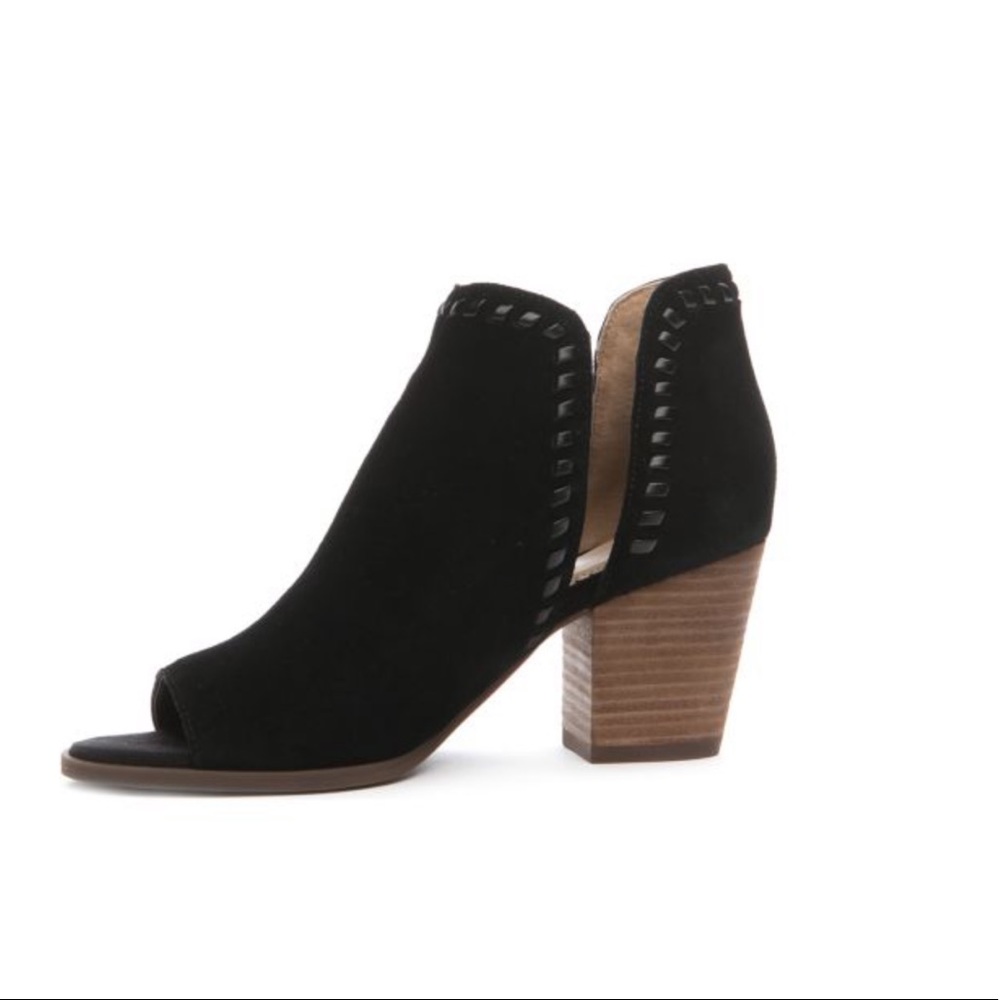 New‼️ Crown & Ivy Chelsea booties